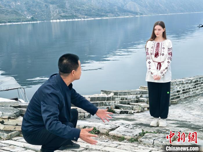 烏克蘭留學(xué)生打卡河北寬城“水下長(zhǎng)城”